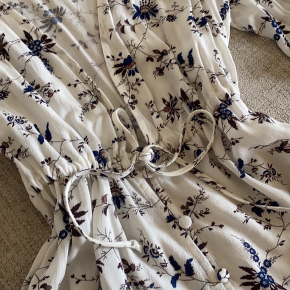 🪞 NEW Open shoulder tie front bell sleeve dressy boho statement top in multi - Picture 2 of 8